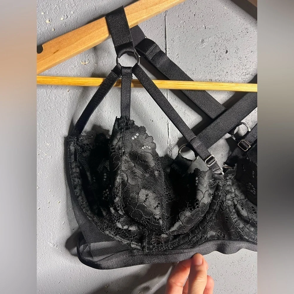Lonely Lulu Underwire Bra Black. Size 38 D